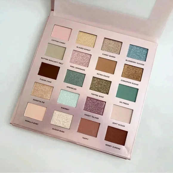 ICONIC London Other - NWT ICONIC LONDON Treat Yourself Eyeshadow Palette